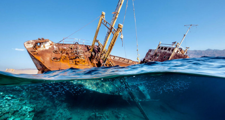غرق السفينة في قابس: ميناء صفاقس يساهم ب3 حاويات محملة بمعدات ضد التلوث