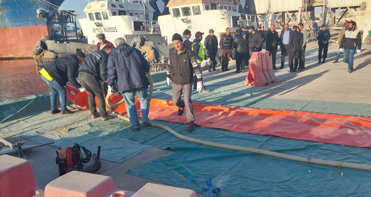 انطلاق عمليات الغوص لمعاينة وضعية السفينة "اكسيلو" الغارقة بخليح قابس