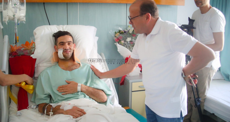 وفد من الترجي يزور محب الافريقي الذي اصيب في احداث نهائي كأس تونس لكرة اليد