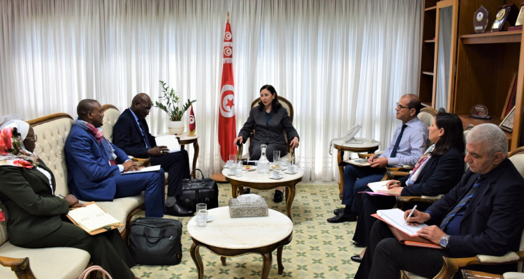 وزيرة التجهيز تلتقي وفدا عن البنك الافريقي للتنمية