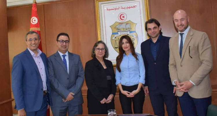 اجتماع في وزارة الصناعة لمتابعة تقدم انجاز الدراسة الاستراتيجية الوطنية للذكاء الاصطناعي