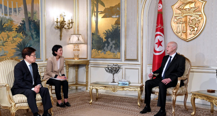 قيس سعيّد يستقبل  الرئيس الشرفي للجمعية الكورية للتجارة الدولية