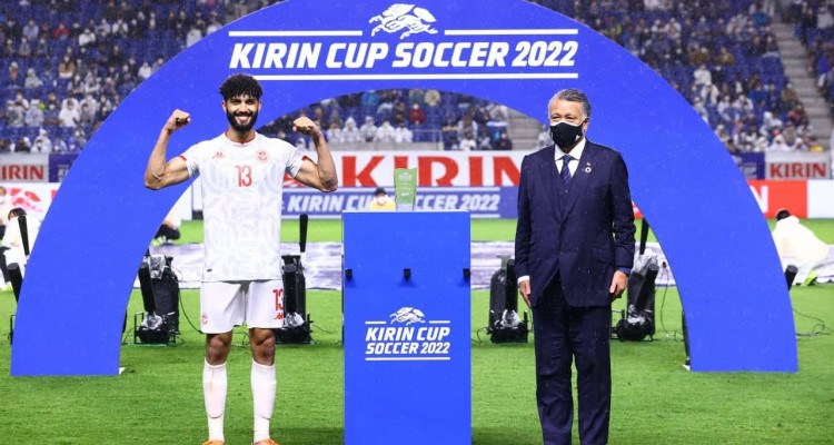 فرجاني ساسي يتوّج بجائزة أفضل لاعب في دورة اليابان الدولية الوديّة