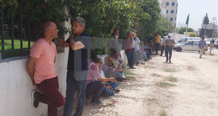 اتّحاد الفلاحين: قيادات جهوية ومحلية تحتج والأمن يغلق المقر‎‎