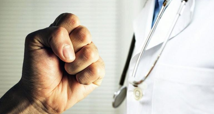 سوسة: 7 أشخاص يعتدون على إطار طبي وشبه طبي بمستشفى جامعي