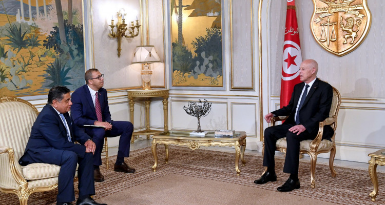 رئيس الجمهورية يبيّن لوزير الدولة البريطاني حقيقة الأوضاع في تونس