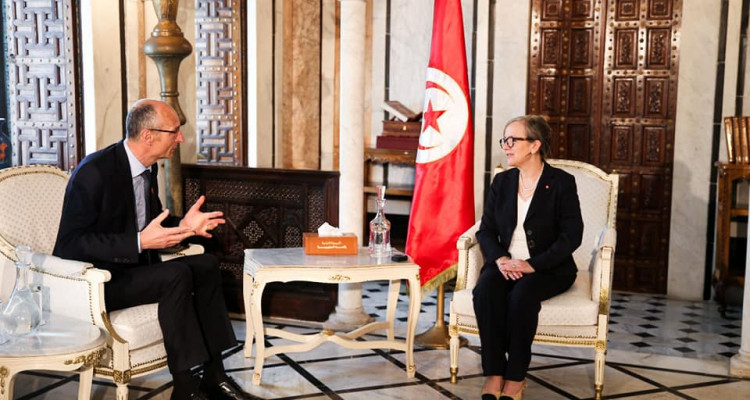 رئيسة الحكومة تلتقي السفير الهولندي بتونس