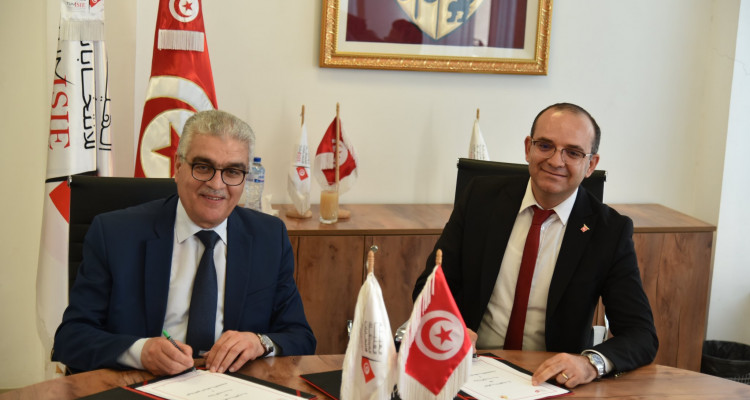 توقيع اتفاقية  إطارية للتعاون بين هيئة الانتخابات ووزارة التربية