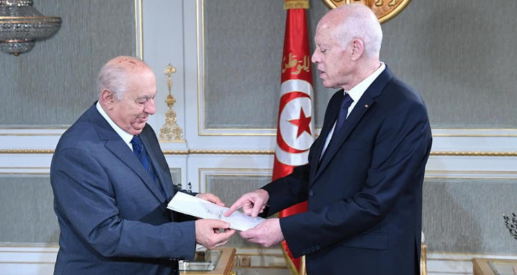 الصادق بلعيد يتبرأ من نسخة الدستور المنشورة بالرائد الرسمي