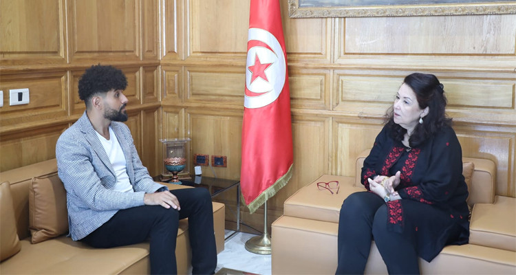 وزيرة الثقافة تستقبل الملحن العالمي أمين بوحافة