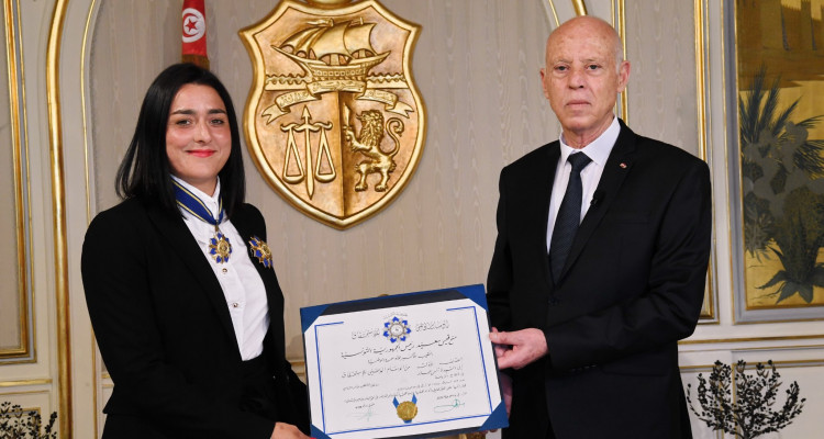 رئيس الجمهورية يقلّد أنس جابر الصنف الأول من الوسام الوطني للاستحقاق