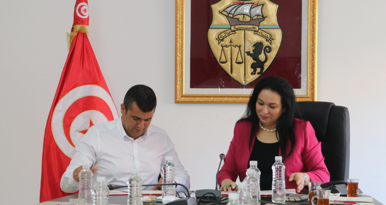 توقيع اتفاقية شراكة بين وزارة الاسرة وبلدية الزهراء لصيانة روضة أطفال''لينا بن مهنى''