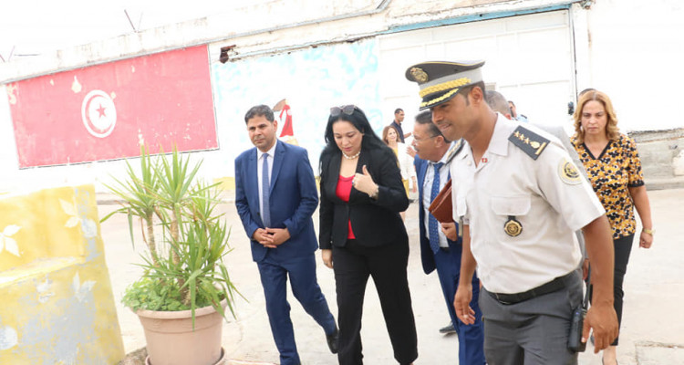 جندوبة: وزيرة المرأة تفتتح نشاط ورشة صنع مرطبات بالسجن المدني 