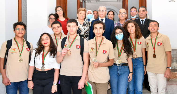 وزير التربية يكرّم  المتوّجين  في الدورة 29 للأولمبياد الإفريقية  للرياضيات