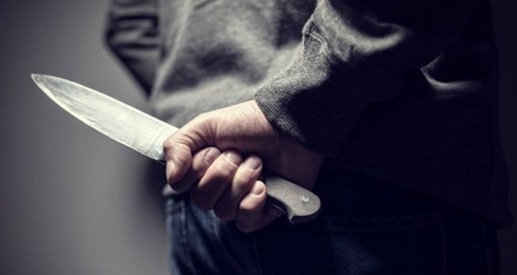 سكرة: شاب يحاول قتل والدته بواسطة سكين 