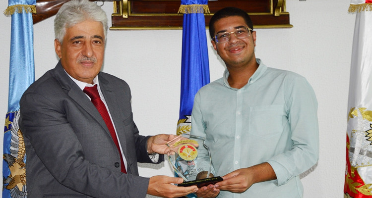 وزير الدفاع يستقبل سفير المنظّمة العربيّة للتربية والثّقافة والعلوم للمبدع العربي