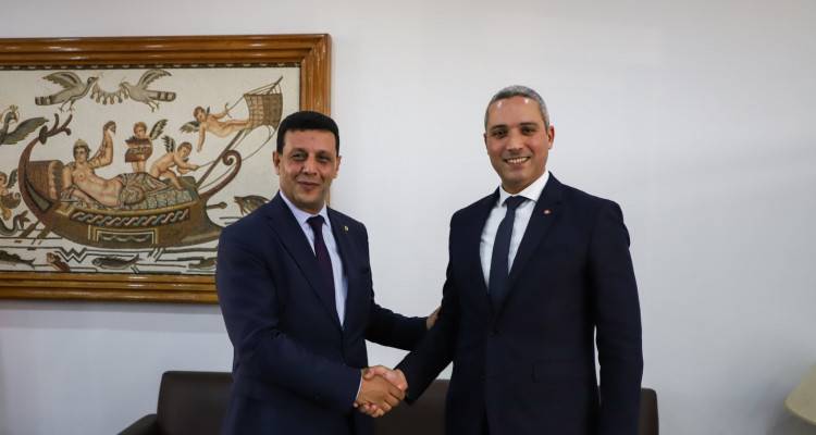 وزير السياحة  يستقبل نظيره الجزائري بمطار قرطاج الدولي