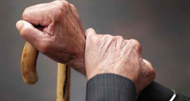 وزارة الأسرة تشرع في مراجعة الأطر القانونية المنظمة لقطاع كبار السن 