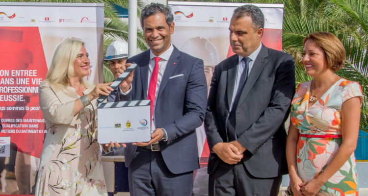 وزير التشغيل يؤدي زيارة الى المركز القطاعي للتكوين في البناء بسليمان