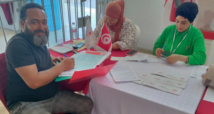 الممثل عاطف بن حسين يعلن ترشحه للانتخابات التشريعية
