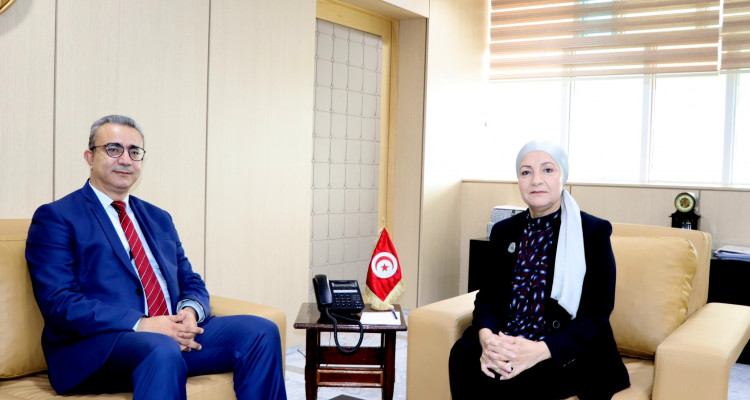 مشاغل المحامين محور لقاء وزيرة العدل وحاتم المزيو