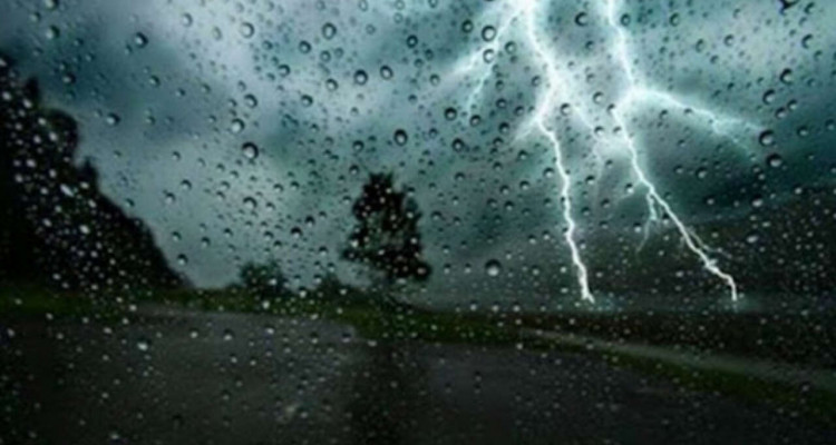طقس اليوم : اجواء مغيمة وأمطار غزيرة بهذه الجهات