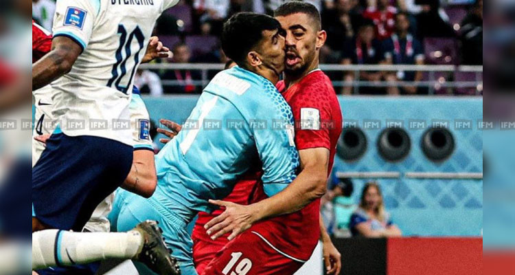إصابة قوية لحارس منتخب إيران في مواجهة انقلترا
