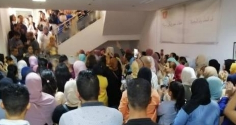 أريانة: تواصل اعتصام المعلمين بمقر المندوبية الجهوية للتربية