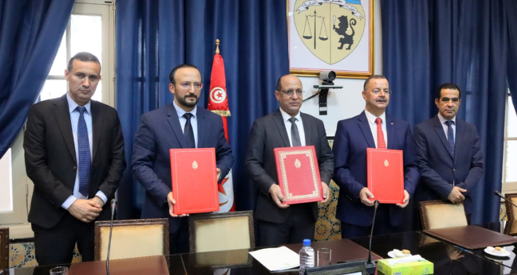 امضاء اتفاقية  بين وزارتي الشؤون الاجتماعية والصحة والمركز الوطني للإعلامية