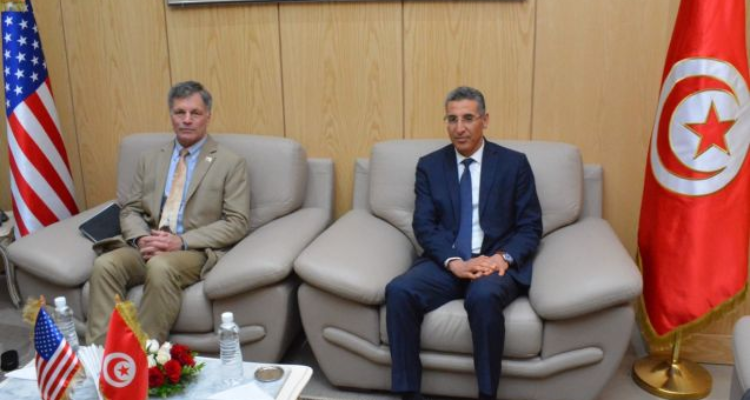 وزير الداخلية يستقبل حاكم ولاية وايومنغ الأمريكية 