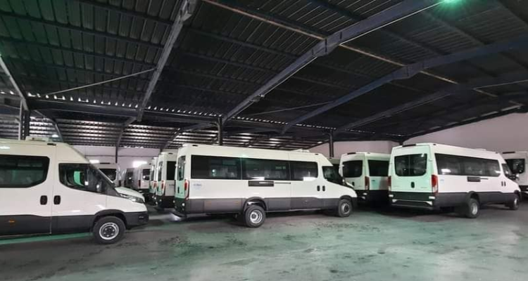 وزارة التربية تتسلم  من ايطاليا 95 حافلة خاصة بالنقل المدرسي الريفي