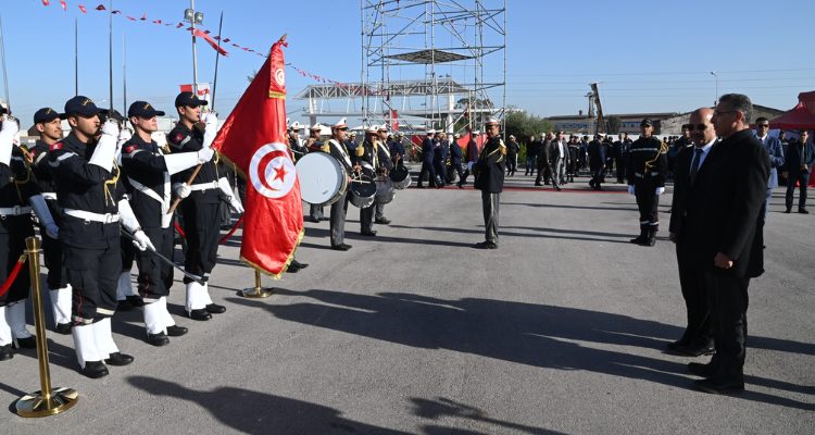 وزير الداخلية يشرف على حفل تخرّج الدورة الرابعة لعرفاء الحماية المدنية