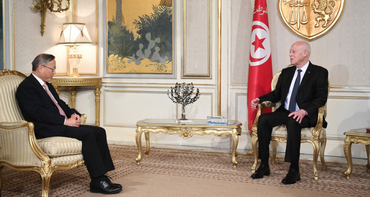بمناسبة انتهاء مهامه: رئيس الجمهورية يستقبل سفير الصين بتونس