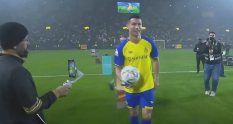 النصر  السعودي يقدم رونالدو إلى جماهير "العالمي"