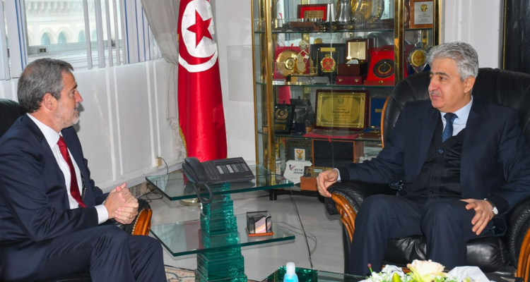  السفير الإسباني يعبّر عن استعداد بلاده لدعم القوات المسلحة التونسية