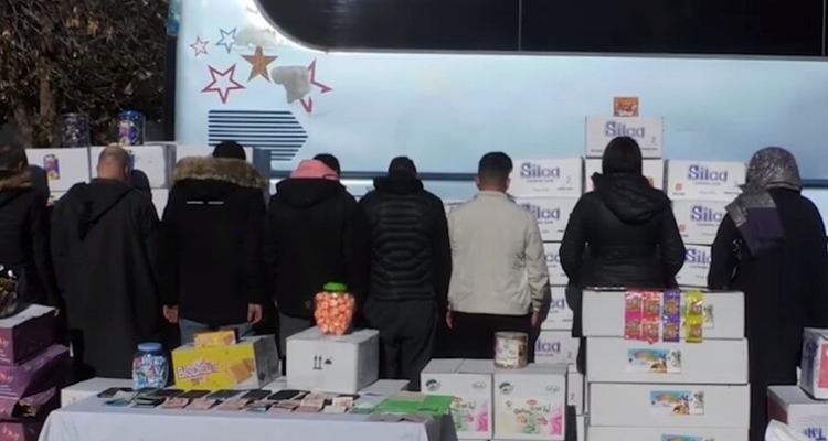 الجزائر: ضبط 7 تونسيين حاولوا تهريب مواد غذائية على متن حافلة سياحية