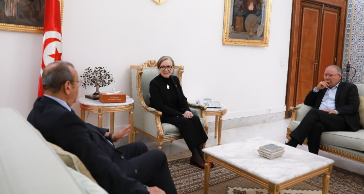 خلال لقائها الطبوبي وماجول: رئيسة الحكومة  تؤكد على ضرورة تنقية المناخات العامة