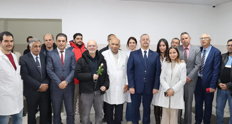 المنستير: وزير الصحة يعود الطفلة المقيمة بمستشفى فطومة بورقيبة