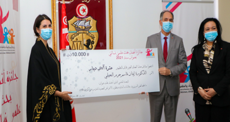 الترفيع في قيمة المنحة الماليّة لـ "جائزة أفضل بحث علمي نسائي"