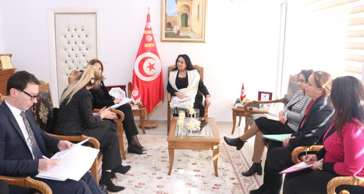 وزيرة الأسرة والمرأة تجتمع بوفد عن منظمة العمل الدوليّة