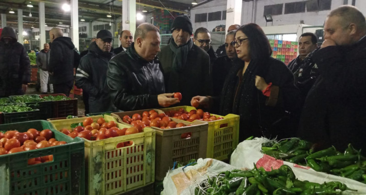 وزيرة التجارة تؤدي زيارة فجئية الى سوق الجملة ببئر القصعة