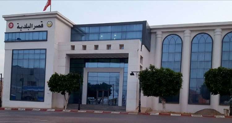 والي تونس يدعو المؤسسة الامنية لحماية مقرات البلديات ومنع اخراج  أي وثيقة