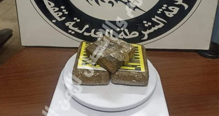 قفصة: الاطاحة بمروّج مخدرات وضبط صفيحتين ونصف من ''الزطلة''