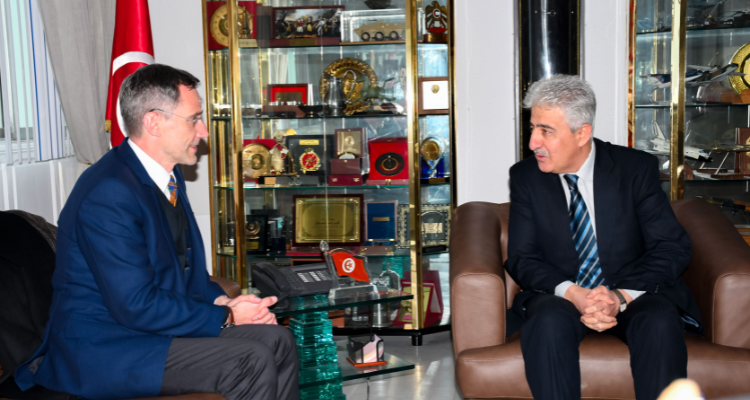 فحوى لقاء وزير الدفاع وسفير امريكا بتونس