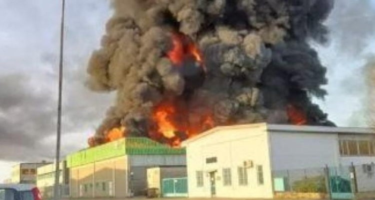 إيطاليا: حريق في مصنع للمواد الكيميائية