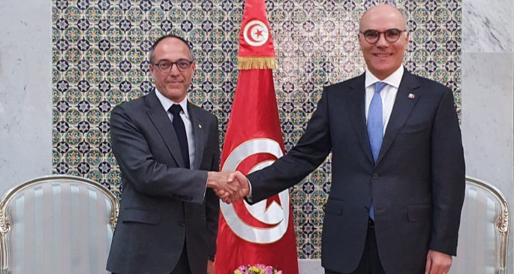وزير الخارجية يتباحث مع سفير الأرجنتين بتونس سبل  تطوير مجالات وآليّات التعاون بين البلدين