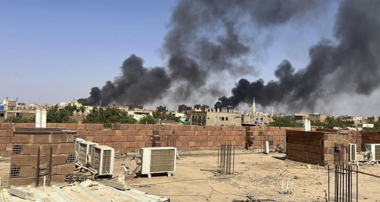 فرنسا تبدأ عملية إجلاء مواطنيها من السودان