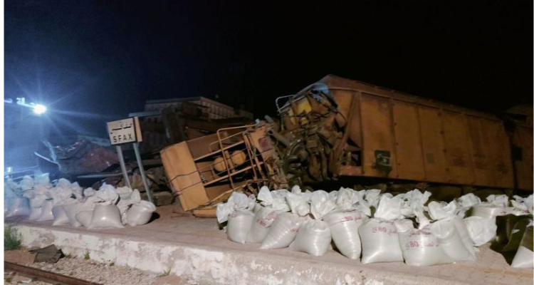 وزارة النقل:  أخطاء بشرية وراء  حادث انحدار قطار نقل الحبوب