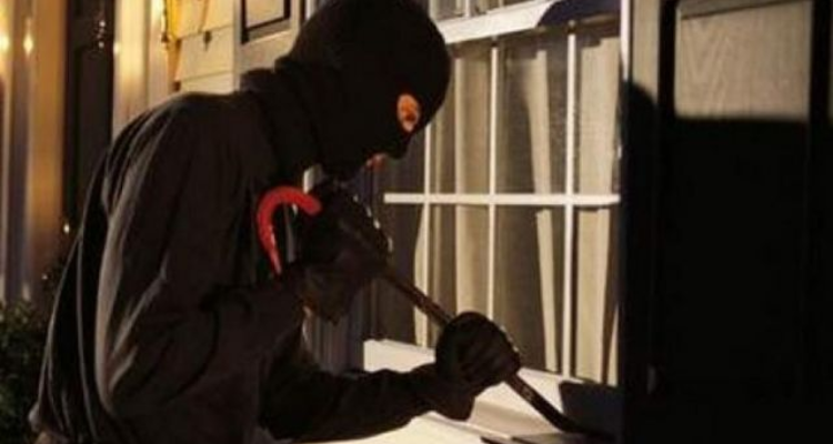 سوسة: القبض على شخص بصدد سرقة محل تجاري ليلا