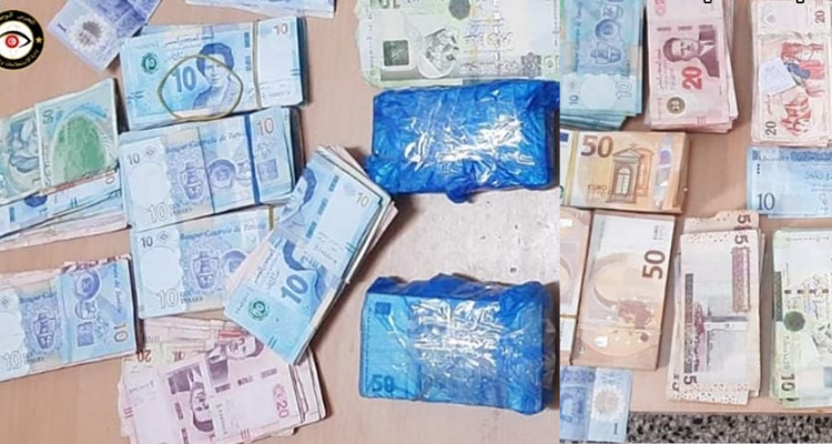 المحرس: حجز عملة تونسية وأجنبية مجهولة المصدر لدى مجموعة من المهربين